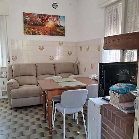 Appartement Intero Con Giardino E Colazione Dario Parme