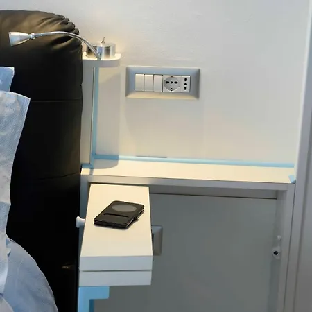 Intero Con Giardino E Colazione Dario Parma