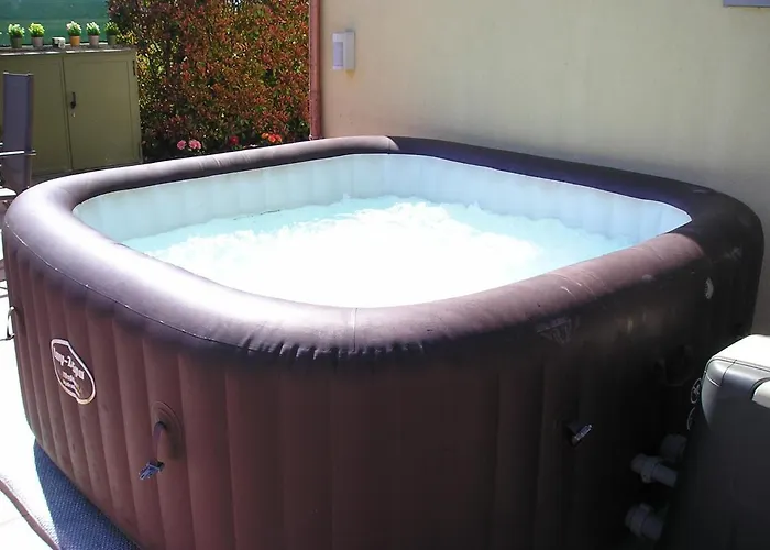 Intero Con Giardino E Colazione Dario Parma