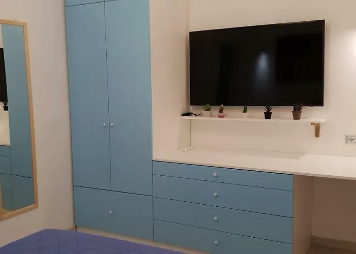 Intero Con Giardino E Colazione Dario Parma