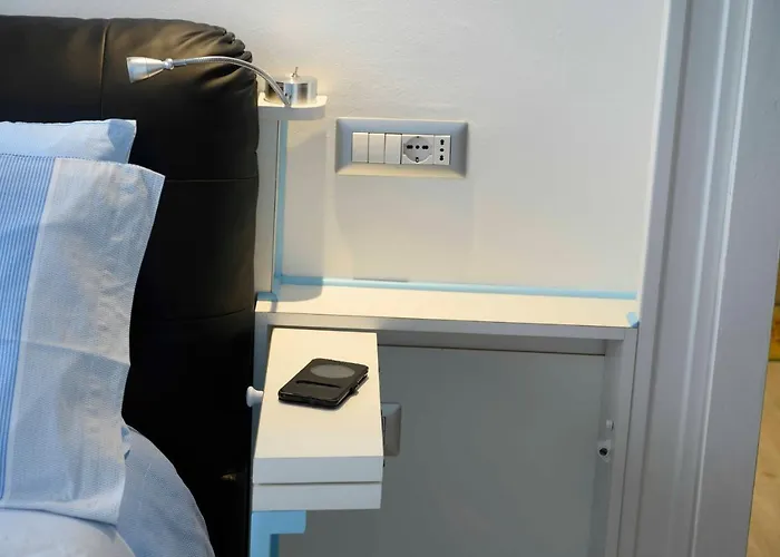 Intero Con Giardino E Colazione Dario Parma